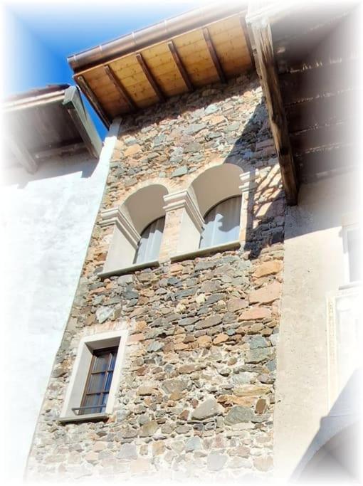 Antica Torre Del Castello Casa Ceresiana Carabietta Exterior foto